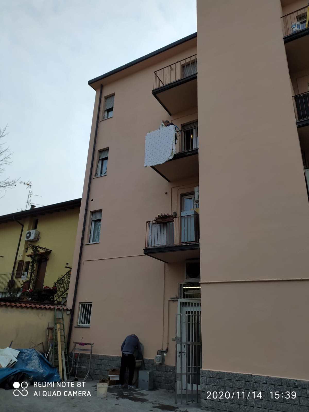 Facciata condominiale ripristinata e tinteggiata