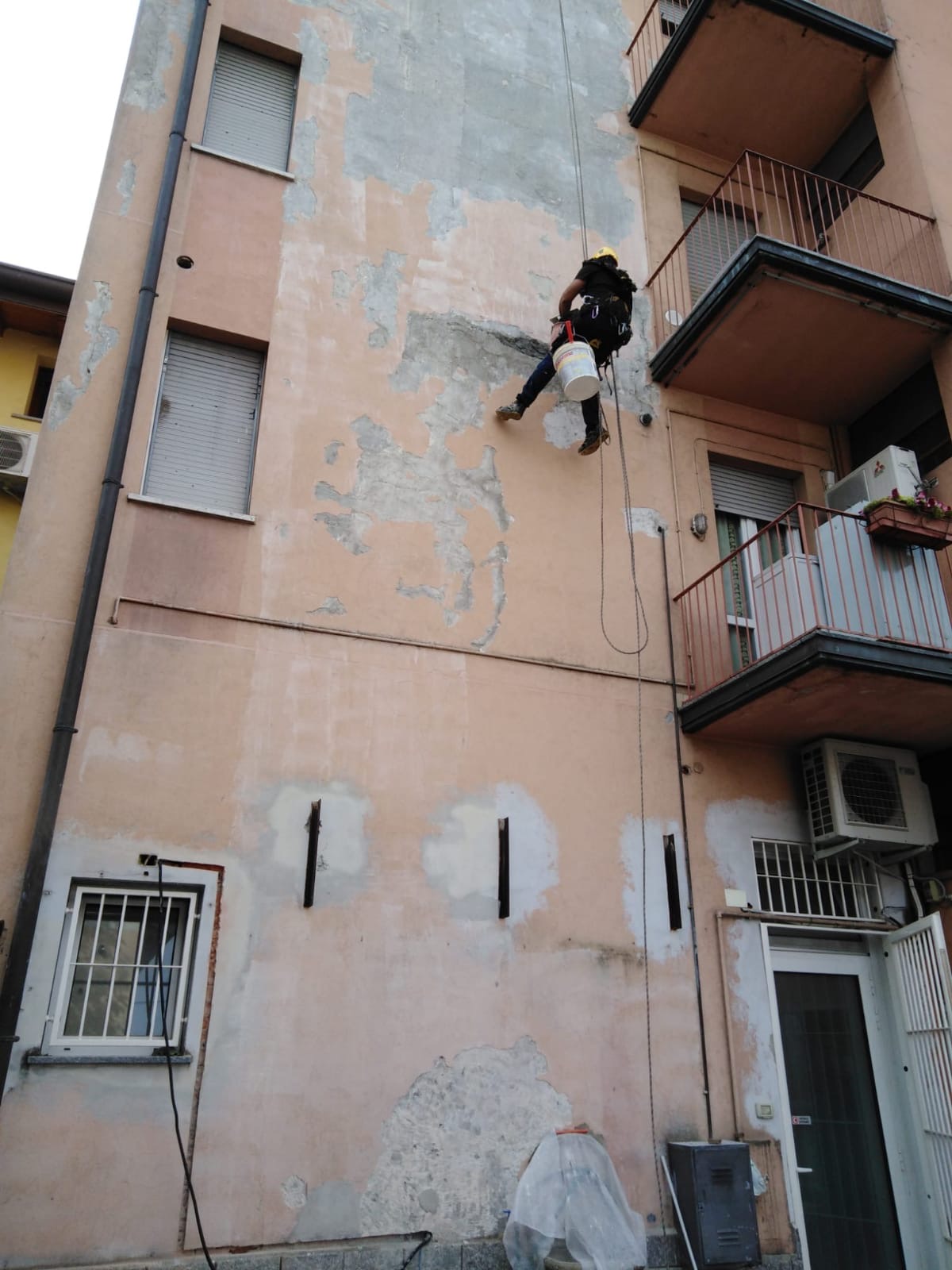 Ripristino facciata con lavori su fune