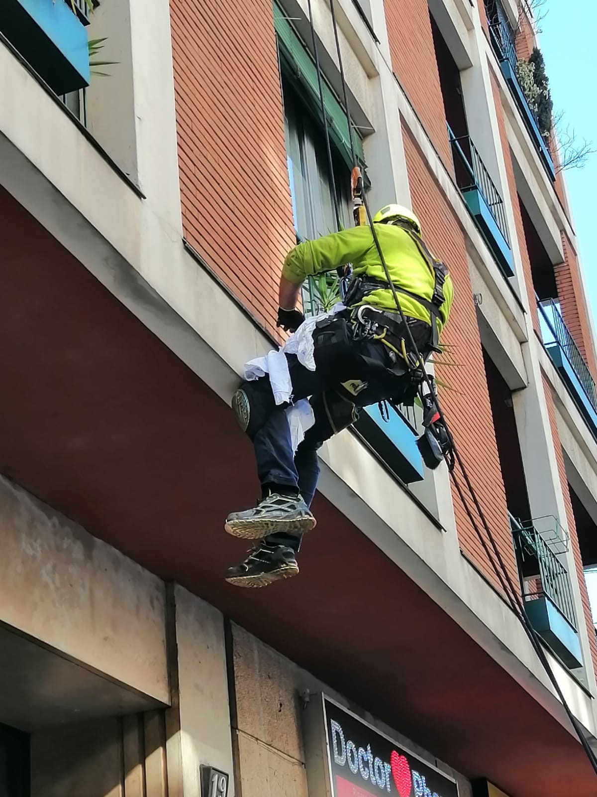 Intervento condominiale in accesso su corda